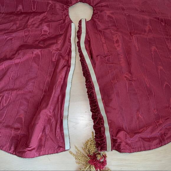 Christmas Tree Skirt - Picture 10 of 10